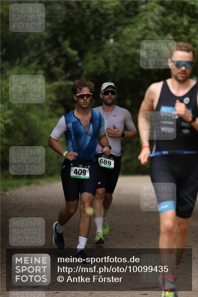 30.08.2026 - Elbe Triathlon Hamburg Antke Förster http://msf.ph/oto/10099435 30.08.2026 10:54:16 Laufen 409, 689 meine-sportfotos.de