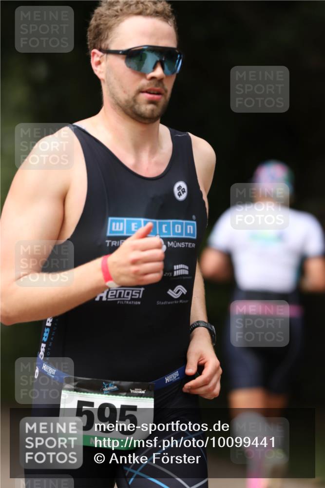 30.08.2026 - Elbe Triathlon Hamburg Antke Förster http://msf.ph/oto/10099441 30.08.2026 10:54:18 Laufen 215, 595 meine-sportfotos.de