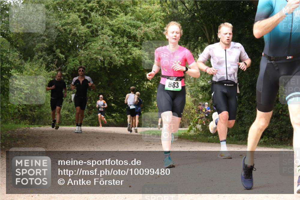 30.08.2026 - Elbe Triathlon Hamburg Antke Förster http://msf.ph/oto/10099480 30.08.2026 10:58:46 Laufen 883 meine-sportfotos.de