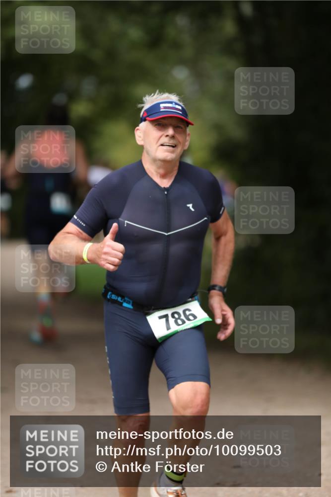 30.08.2026 - Elbe Triathlon Hamburg Antke Förster http://msf.ph/oto/10099503 30.08.2026 10:55:05 Laufen 786, 7 meine-sportfotos.de