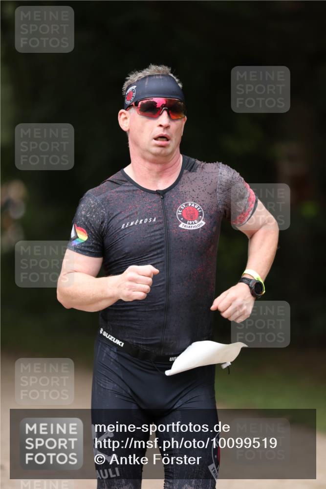 30.08.2026 - Elbe Triathlon Hamburg Antke Förster http://msf.ph/oto/10099519 30.08.2026 10:55:22 Laufen 1910 meine-sportfotos.de