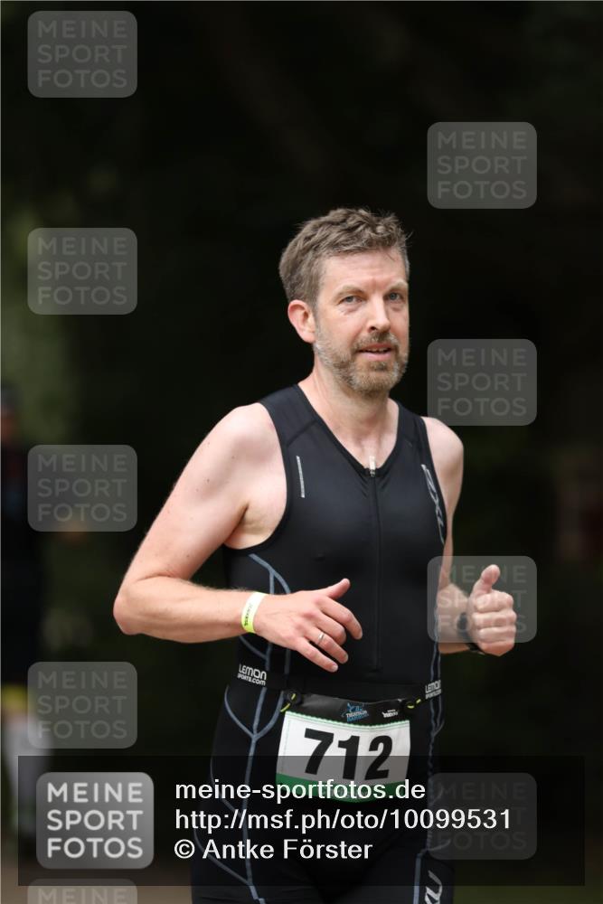 30.08.2026 - Elbe Triathlon Hamburg Antke Förster http://msf.ph/oto/10099531 30.08.2026 10:55:31 Laufen 712 meine-sportfotos.de