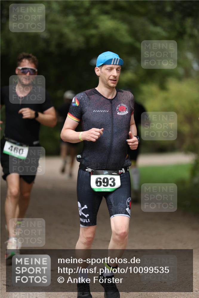 30.08.2026 - Elbe Triathlon Hamburg Antke Förster http://msf.ph/oto/10099535 30.08.2026 10:55:33 Laufen 460, 693 meine-sportfotos.de