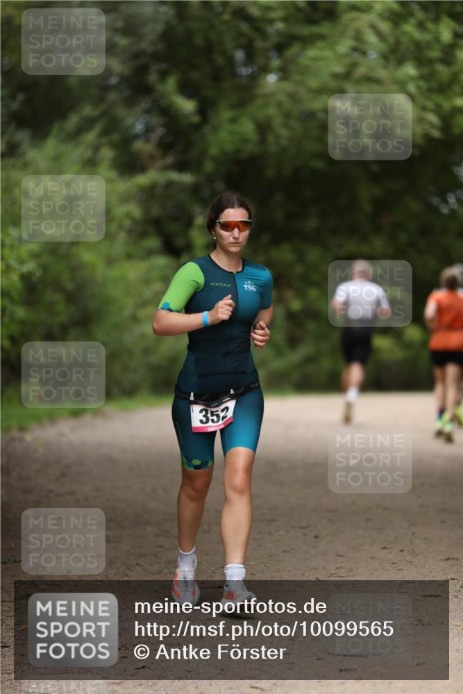 30.08.2026 - Elbe Triathlon Hamburg Antke Förster http://msf.ph/oto/10099565 30.08.2026 10:55:52 Laufen 352 meine-sportfotos.de