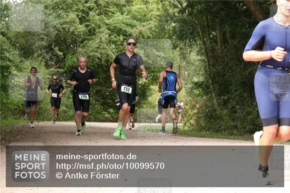30.08.2026 - Elbe Triathlon Hamburg Antke Förster http://msf.ph/oto/10099570 30.08.2026 10:59:59 Laufen 729, 732 meine-sportfotos.de