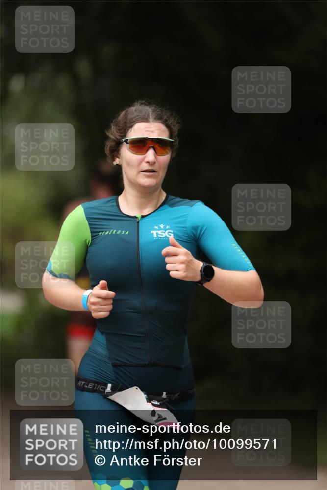 30.08.2026 - Elbe Triathlon Hamburg Antke Förster http://msf.ph/oto/10099571 30.08.2026 10:55:55 Laufen  meine-sportfotos.de
