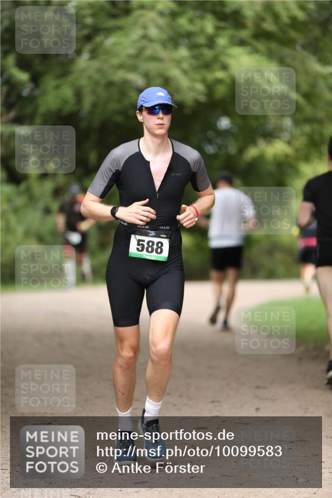 30.08.2026 - Elbe Triathlon Hamburg Antke Förster http://msf.ph/oto/10099583 30.08.2026 10:56:17 Laufen 588 meine-sportfotos.de