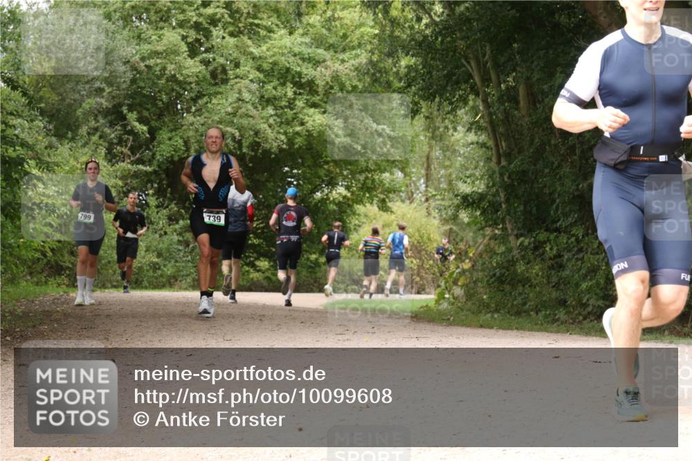 30.08.2026 - Elbe Triathlon Hamburg Antke Förster http://msf.ph/oto/10099608 30.08.2026 11:00:19 Laufen 799, 739 meine-sportfotos.de