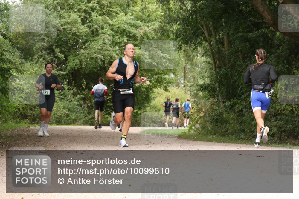 30.08.2026 - Elbe Triathlon Hamburg Antke Förster http://msf.ph/oto/10099610 30.08.2026 11:00:21 Laufen 799, 85 meine-sportfotos.de