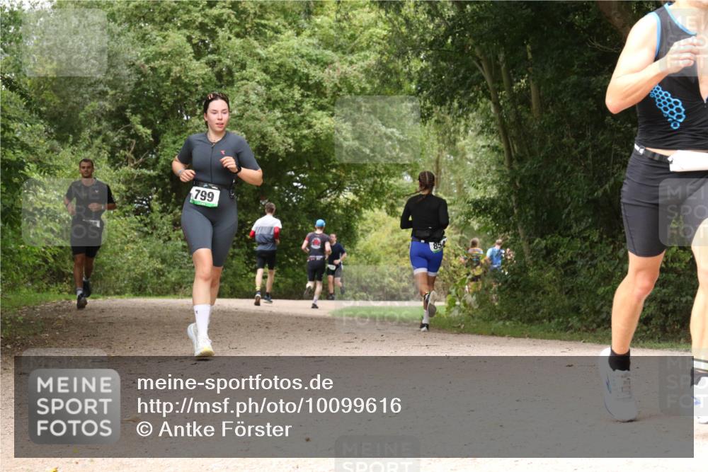 30.08.2026 - Elbe Triathlon Hamburg Antke Förster http://msf.ph/oto/10099616 30.08.2026 11:00:23 Laufen 799, 85 meine-sportfotos.de