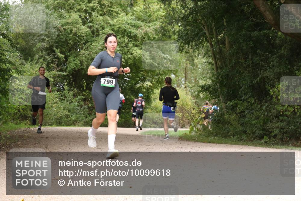 30.08.2026 - Elbe Triathlon Hamburg Antke Förster http://msf.ph/oto/10099618 30.08.2026 11:00:23 Laufen 799, 85 meine-sportfotos.de