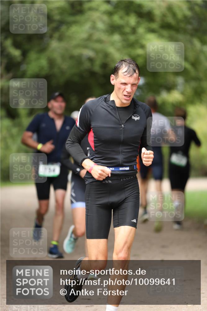 30.08.2026 - Elbe Triathlon Hamburg Antke Förster http://msf.ph/oto/10099641 30.08.2026 10:57:02 Laufen 754 meine-sportfotos.de