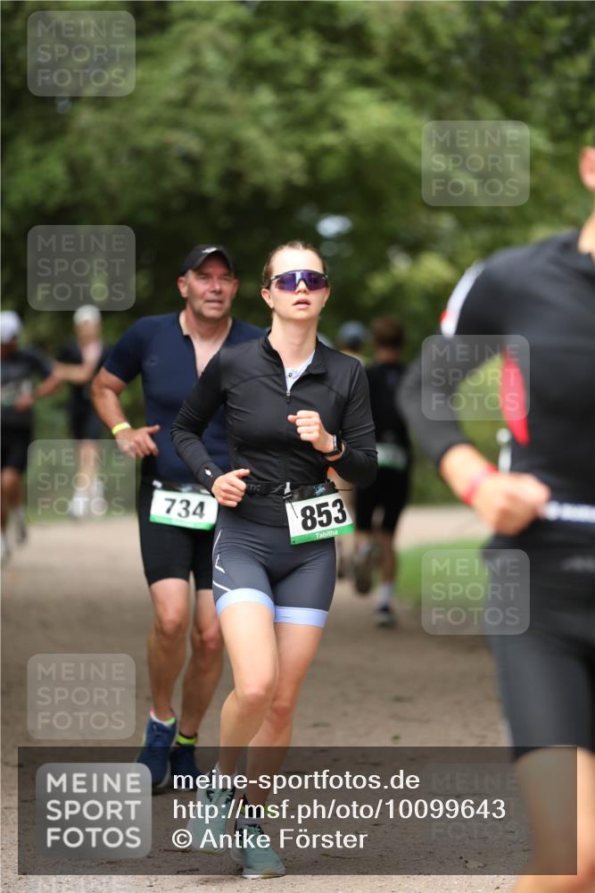 30.08.2026 - Elbe Triathlon Hamburg Antke Förster http://msf.ph/oto/10099643 30.08.2026 10:57:02 Laufen 734, 853 meine-sportfotos.de