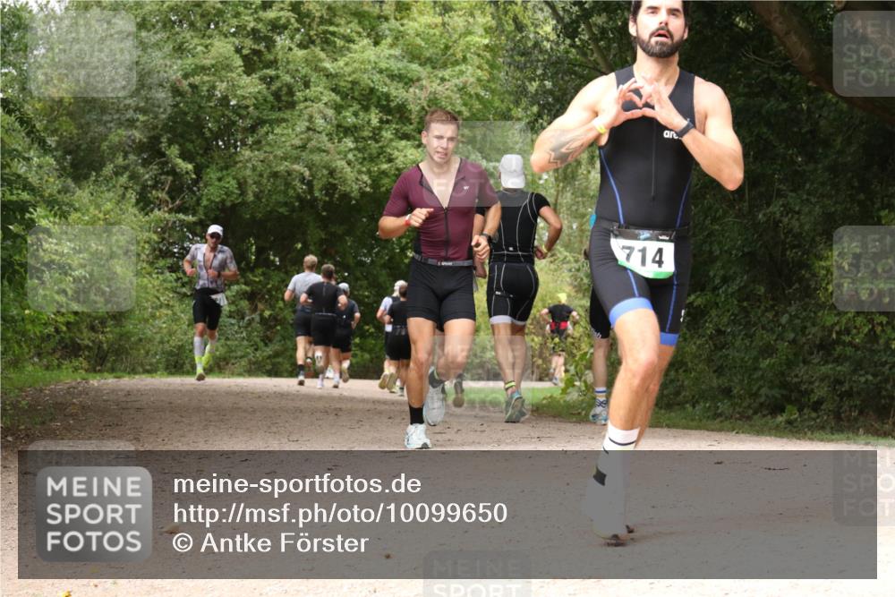 30.08.2026 - Elbe Triathlon Hamburg Antke Förster http://msf.ph/oto/10099650 30.08.2026 11:00:43 Laufen 714 meine-sportfotos.de