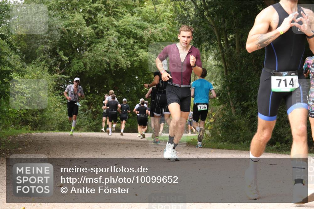 30.08.2026 - Elbe Triathlon Hamburg Antke Förster http://msf.ph/oto/10099652 30.08.2026 11:00:43 Laufen 736, 714 meine-sportfotos.de