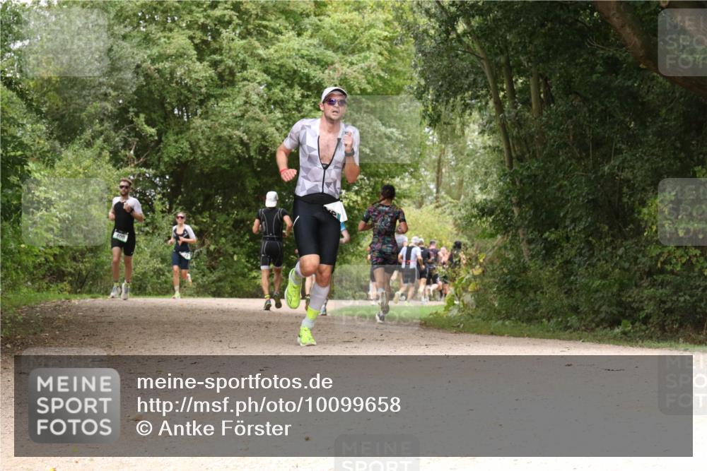 30.08.2026 - Elbe Triathlon Hamburg Antke Förster http://msf.ph/oto/10099658 30.08.2026 11:00:47 Laufen 408 meine-sportfotos.de