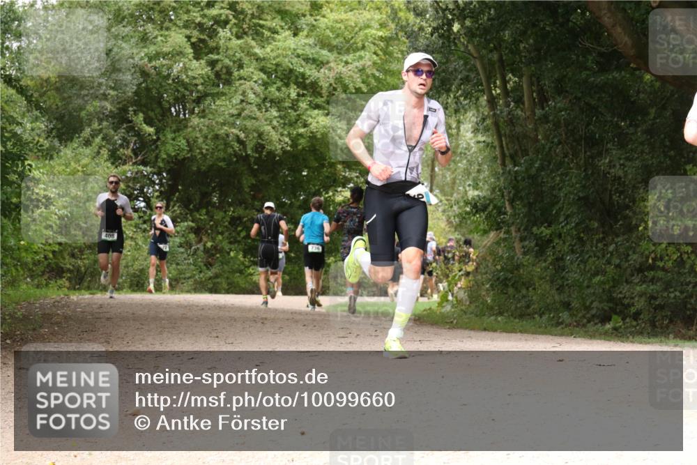 30.08.2026 - Elbe Triathlon Hamburg Antke Förster http://msf.ph/oto/10099660 30.08.2026 11:00:47 Laufen 408, 736 meine-sportfotos.de
