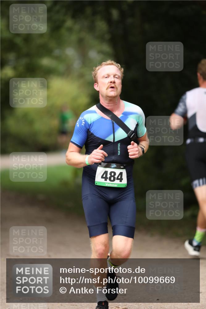 30.08.2026 - Elbe Triathlon Hamburg Antke Förster http://msf.ph/oto/10099669 30.08.2026 10:57:13 Laufen 484 meine-sportfotos.de