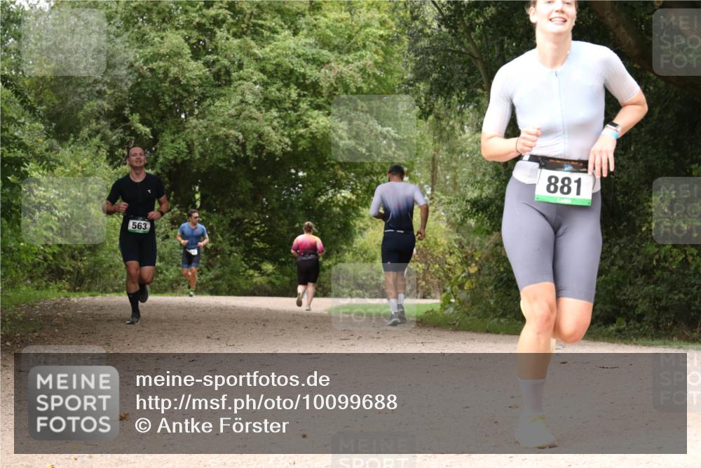 30.08.2026 - Elbe Triathlon Hamburg Antke Förster http://msf.ph/oto/10099688 30.08.2026 11:01:00 Laufen 563, 881 meine-sportfotos.de
