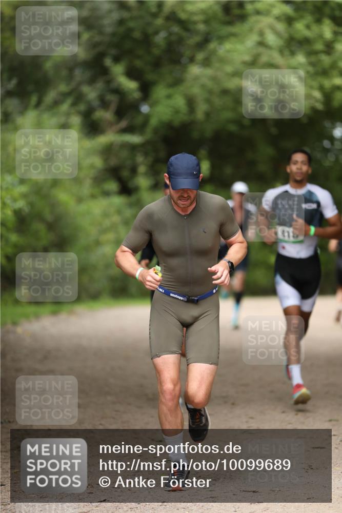 30.08.2026 - Elbe Triathlon Hamburg Antke Förster http://msf.ph/oto/10099689 30.08.2026 10:57:30 Laufen 416 meine-sportfotos.de
