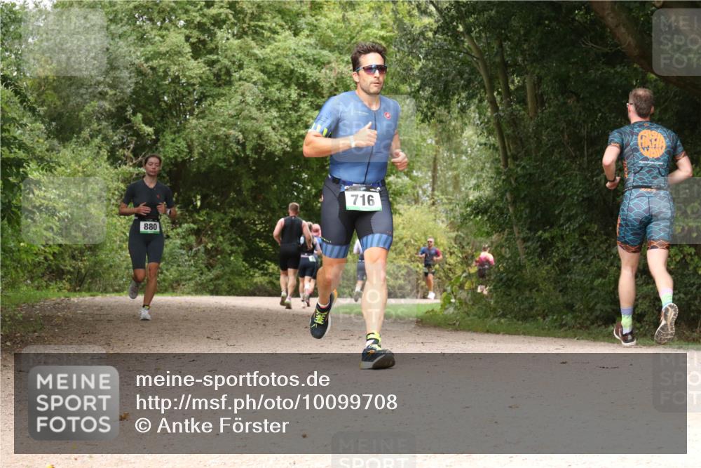 30.08.2026 - Elbe Triathlon Hamburg Antke Förster http://msf.ph/oto/10099708 30.08.2026 11:01:10 Laufen 880, 716 meine-sportfotos.de