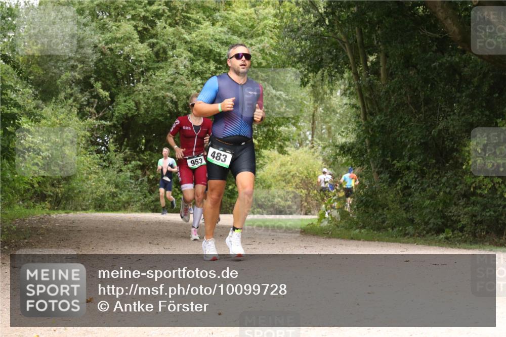 30.08.2026 - Elbe Triathlon Hamburg Antke Förster http://msf.ph/oto/10099728 30.08.2026 11:01:26 Laufen 953, 483 meine-sportfotos.de