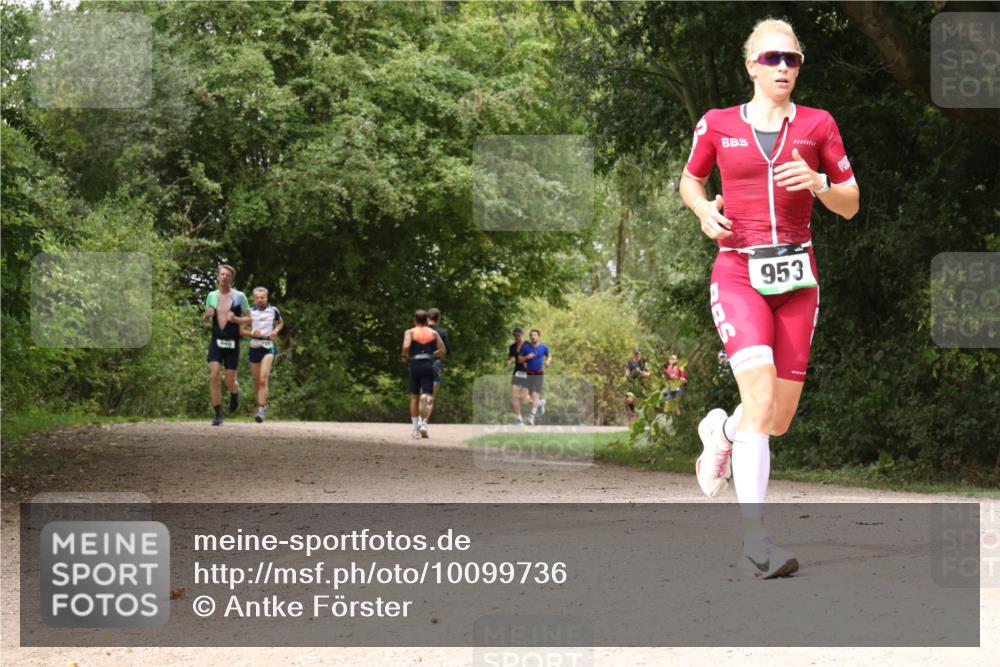 30.08.2026 - Elbe Triathlon Hamburg Antke Förster http://msf.ph/oto/10099736 30.08.2026 11:01:28 Laufen 440, 953 meine-sportfotos.de