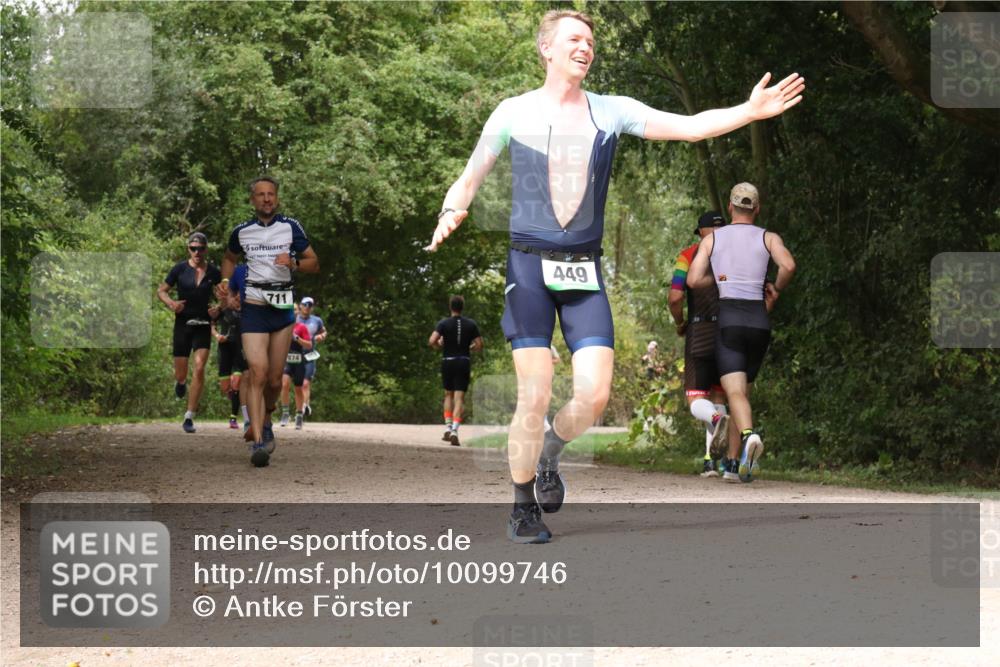30.08.2026 - Elbe Triathlon Hamburg Antke Förster http://msf.ph/oto/10099746 30.08.2026 11:01:36 Laufen 711, 449, 874 meine-sportfotos.de