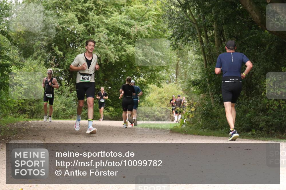 30.08.2026 - Elbe Triathlon Hamburg Antke Förster http://msf.ph/oto/10099782 30.08.2026 11:01:47 Laufen 680, 604 meine-sportfotos.de