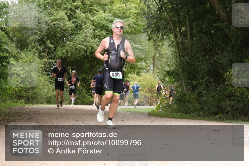 30.08.2026 - Elbe Triathlon Hamburg Antke Förster http://msf.ph/oto/10099796 30.08.2026 11:01:53 Laufen 646, 680 meine-sportfotos.de