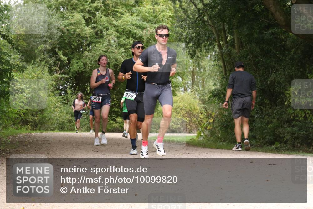 30.08.2026 - Elbe Triathlon Hamburg Antke Förster http://msf.ph/oto/10099820 30.08.2026 11:02:03 Laufen 299, 976 meine-sportfotos.de