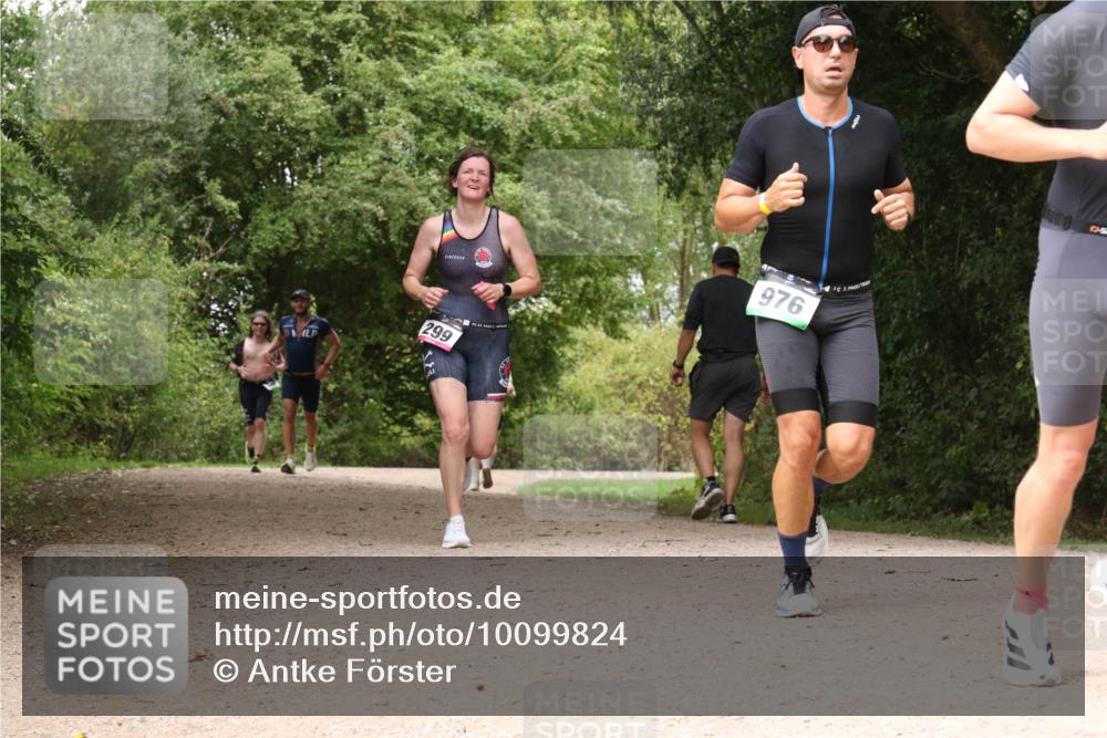 30.08.2026 - Elbe Triathlon Hamburg Antke Förster http://msf.ph/oto/10099824 30.08.2026 11:02:04 Laufen 299, 976 meine-sportfotos.de