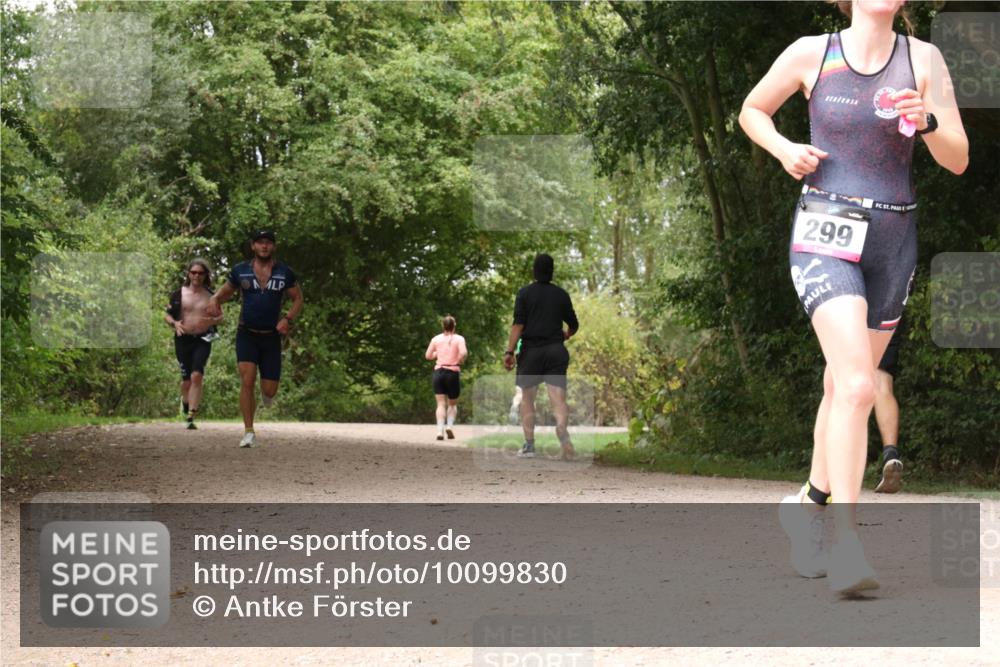 30.08.2026 - Elbe Triathlon Hamburg Antke Förster http://msf.ph/oto/10099830 30.08.2026 11:02:06 Laufen 299 meine-sportfotos.de