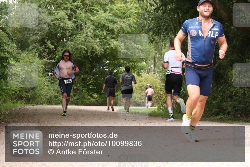 30.08.2026 - Elbe Triathlon Hamburg Antke Förster http://msf.ph/oto/10099836 30.08.2026 11:02:10 Laufen 696, 10 meine-sportfotos.de