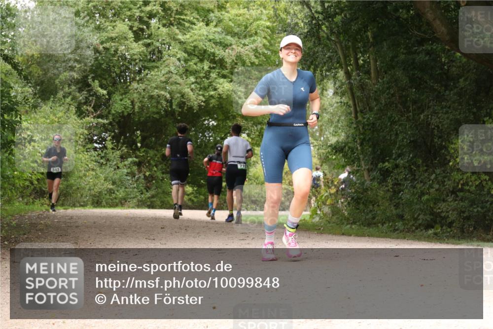 30.08.2026 - Elbe Triathlon Hamburg Antke Förster http://msf.ph/oto/10099848 30.08.2026 11:02:24 Laufen 843, 71 meine-sportfotos.de