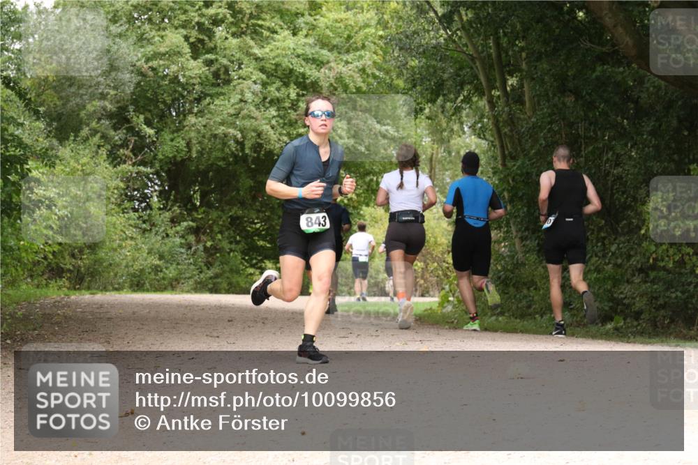 30.08.2026 - Elbe Triathlon Hamburg Antke Förster http://msf.ph/oto/10099856 30.08.2026 11:02:30 Laufen 843 meine-sportfotos.de