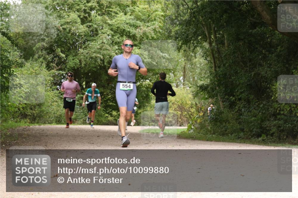 30.08.2026 - Elbe Triathlon Hamburg Antke Förster http://msf.ph/oto/10099880 30.08.2026 11:02:46 Laufen 509, 554 meine-sportfotos.de