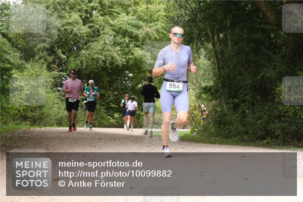 30.08.2026 - Elbe Triathlon Hamburg Antke Förster http://msf.ph/oto/10099882 30.08.2026 11:02:47 Laufen 509, 554 meine-sportfotos.de