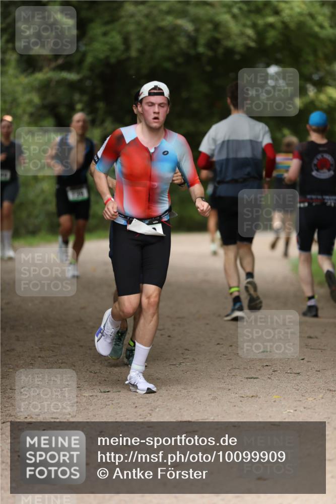 30.08.2026 - Elbe Triathlon Hamburg Antke Förster http://msf.ph/oto/10099909 30.08.2026 11:00:17 Laufen  meine-sportfotos.de