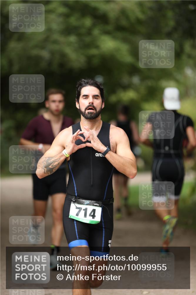 30.08.2026 - Elbe Triathlon Hamburg Antke Förster http://msf.ph/oto/10099955 30.08.2026 11:00:43 Laufen 714 meine-sportfotos.de