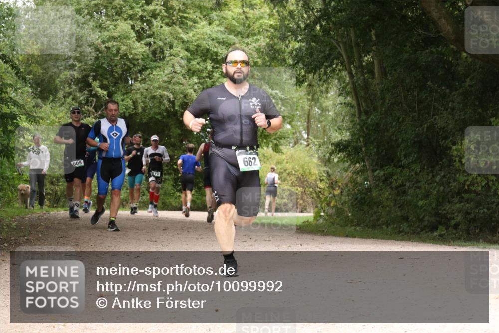 30.08.2026 - Elbe Triathlon Hamburg Antke Förster http://msf.ph/oto/10099992 30.08.2026 11:03:41 Laufen 609, 662 meine-sportfotos.de