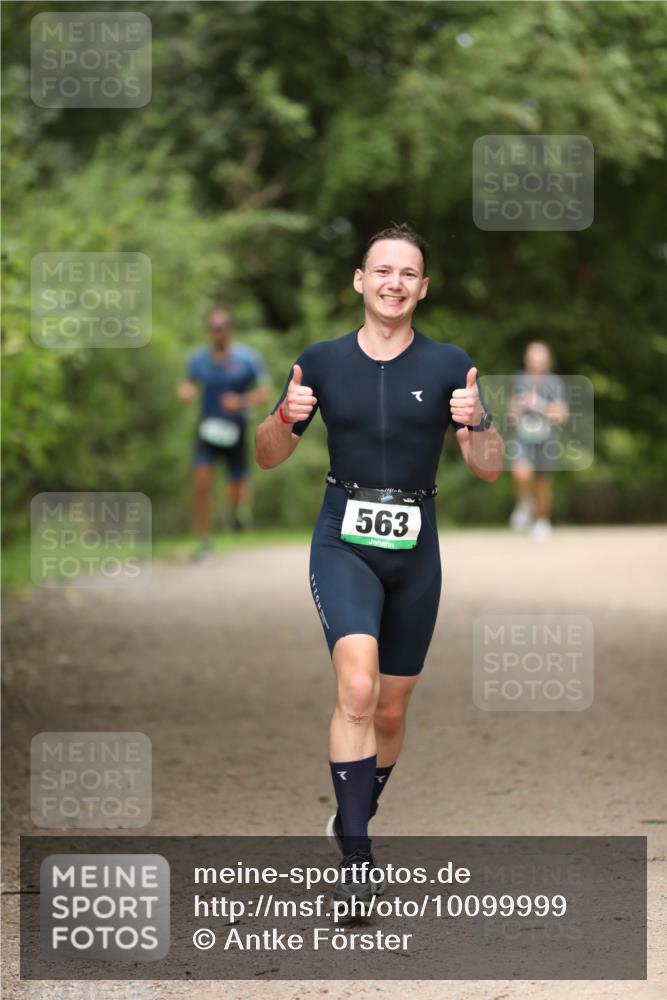30.08.2026 - Elbe Triathlon Hamburg Antke Förster http://msf.ph/oto/10099999 30.08.2026 11:01:02 Laufen 563 meine-sportfotos.de
