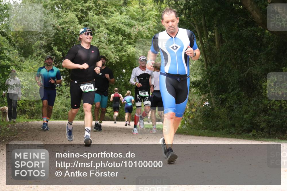 30.08.2026 - Elbe Triathlon Hamburg Antke Förster http://msf.ph/oto/10100000 30.08.2026 11:03:45 Laufen 609, 779 meine-sportfotos.de