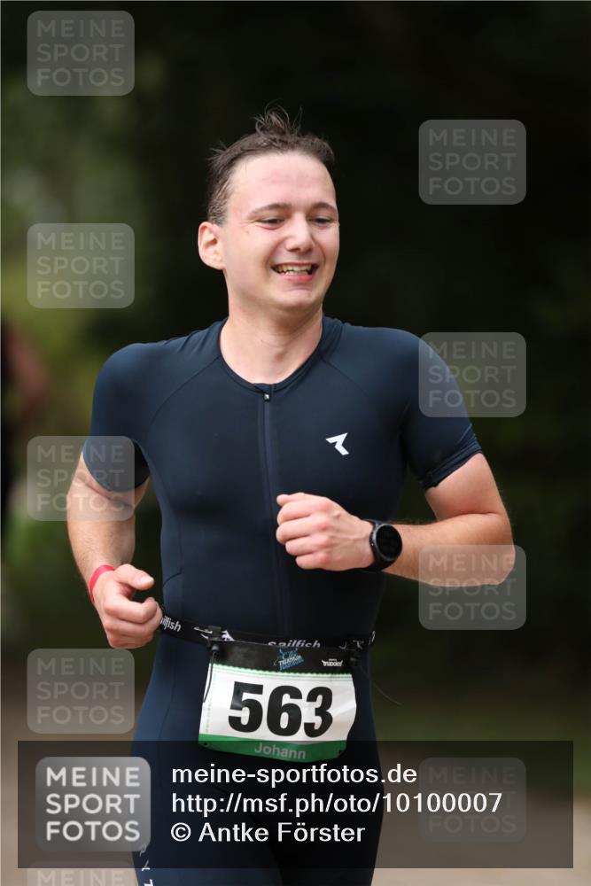 30.08.2026 - Elbe Triathlon Hamburg Antke Förster http://msf.ph/oto/10100007 30.08.2026 11:01:04 Laufen 563 meine-sportfotos.de