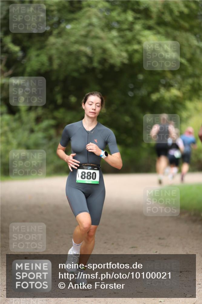30.08.2026 - Elbe Triathlon Hamburg Antke Förster http://msf.ph/oto/10100021 30.08.2026 11:01:12 Laufen 880 meine-sportfotos.de