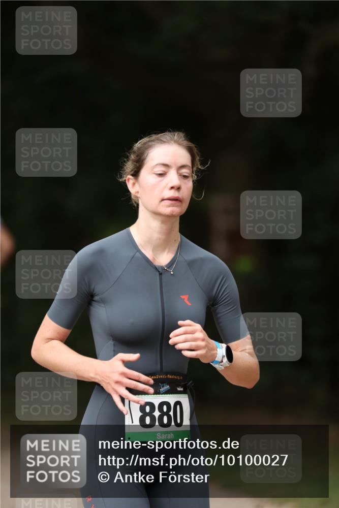 30.08.2026 - Elbe Triathlon Hamburg Antke Förster http://msf.ph/oto/10100027 30.08.2026 11:01:14 Laufen 880 meine-sportfotos.de