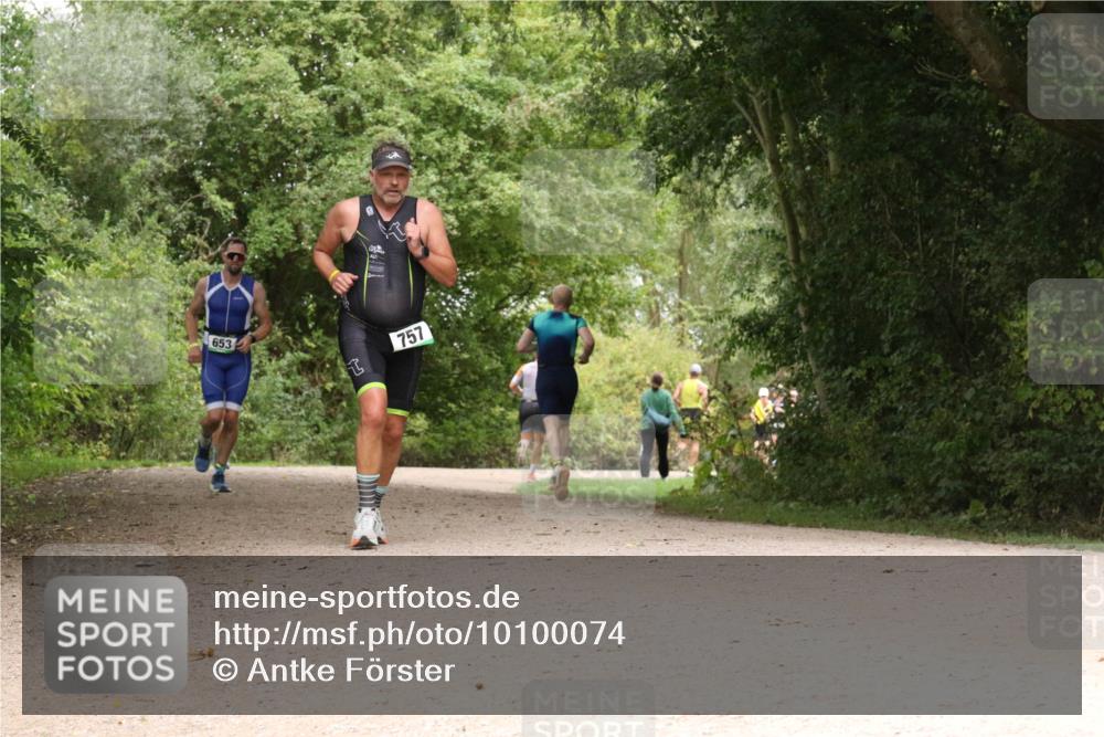 30.08.2026 - Elbe Triathlon Hamburg Antke Förster http://msf.ph/oto/10100074 30.08.2026 11:04:34 Laufen 653, 757 meine-sportfotos.de