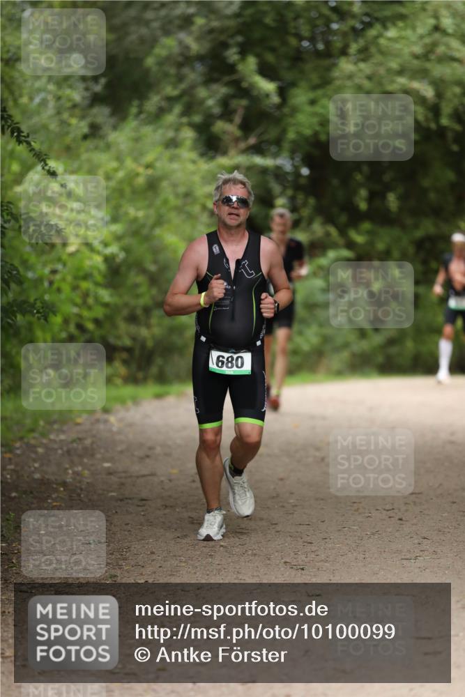 30.08.2026 - Elbe Triathlon Hamburg Antke Förster http://msf.ph/oto/10100099 30.08.2026 11:01:52 Laufen 680 meine-sportfotos.de