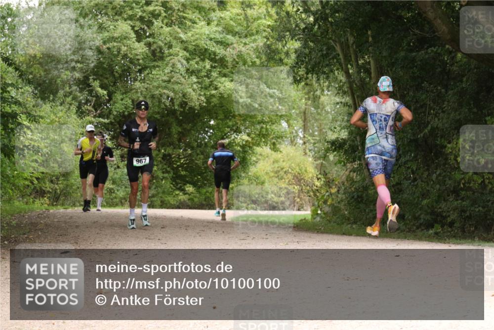 30.08.2026 - Elbe Triathlon Hamburg Antke Förster http://msf.ph/oto/10100100 30.08.2026 11:04:47 Laufen 206, 967 meine-sportfotos.de