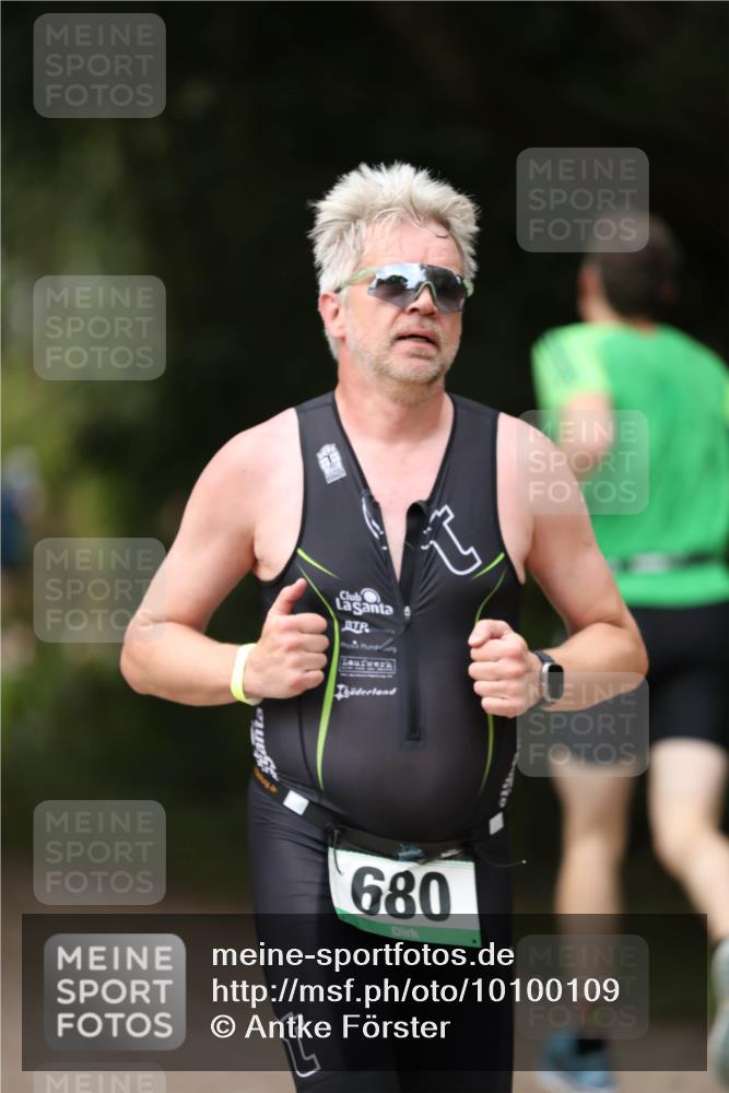 30.08.2026 - Elbe Triathlon Hamburg Antke Förster http://msf.ph/oto/10100109 30.08.2026 11:01:55 Laufen 680 meine-sportfotos.de